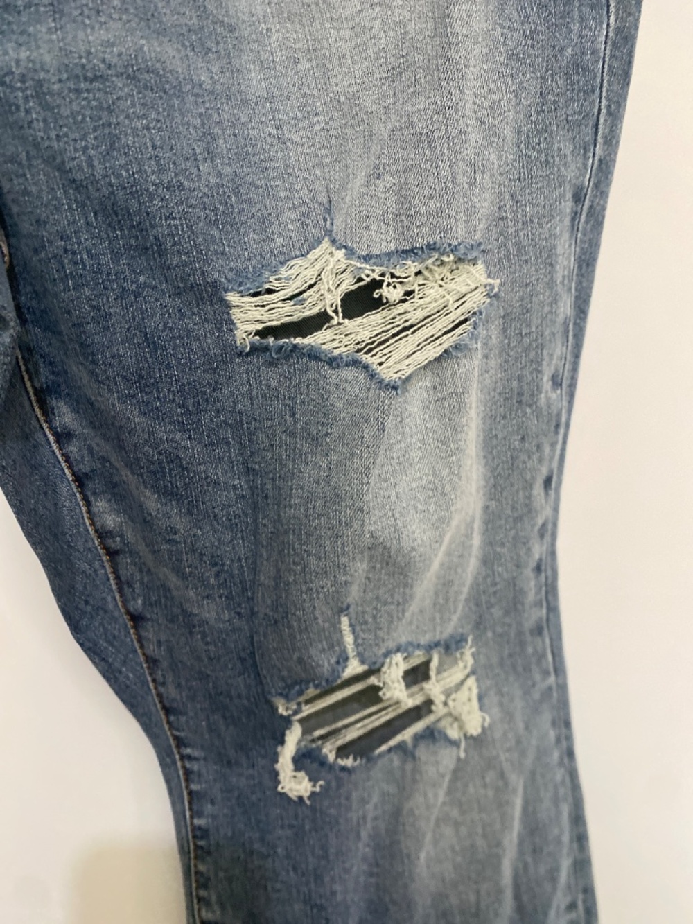 Judy Blue 24W High Rise Destroyed Slim Fit Jeans - Picture 6 of 12